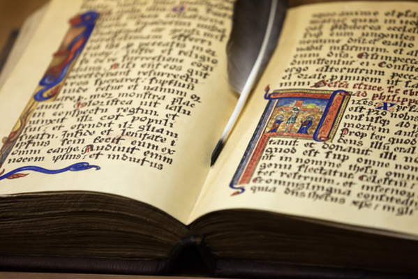 Códice medieval com iluminuras